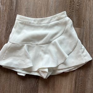 DO+BE white skort